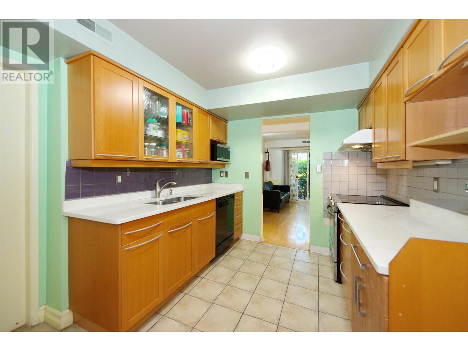 Listing Picture 15 of 38 : 1829 GOLETA DRIVE, Burnaby / 本拿比 - 魯藝地產 Yvonne Lu Group - MLS Medallion Club Member