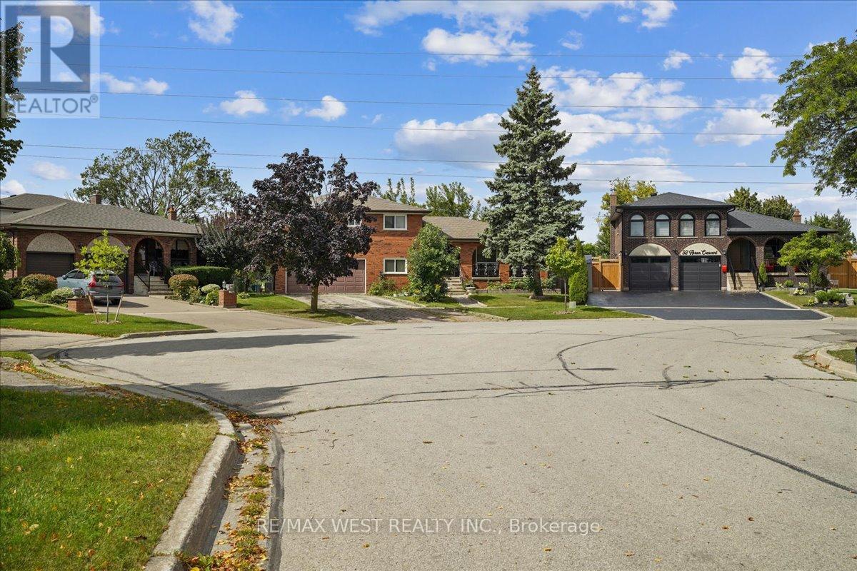 88 Arran Crescent, Vaughan (West Woodbridge), Ontario  L4L 1G6 - Photo 3 - N9308091