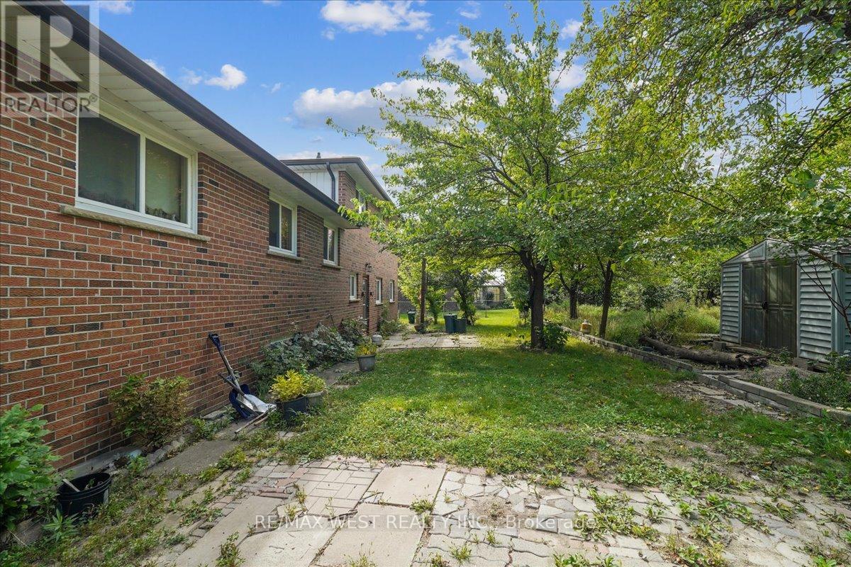 88 Arran Crescent, Vaughan (West Woodbridge), Ontario  L4L 1G6 - Photo 4 - N9308091