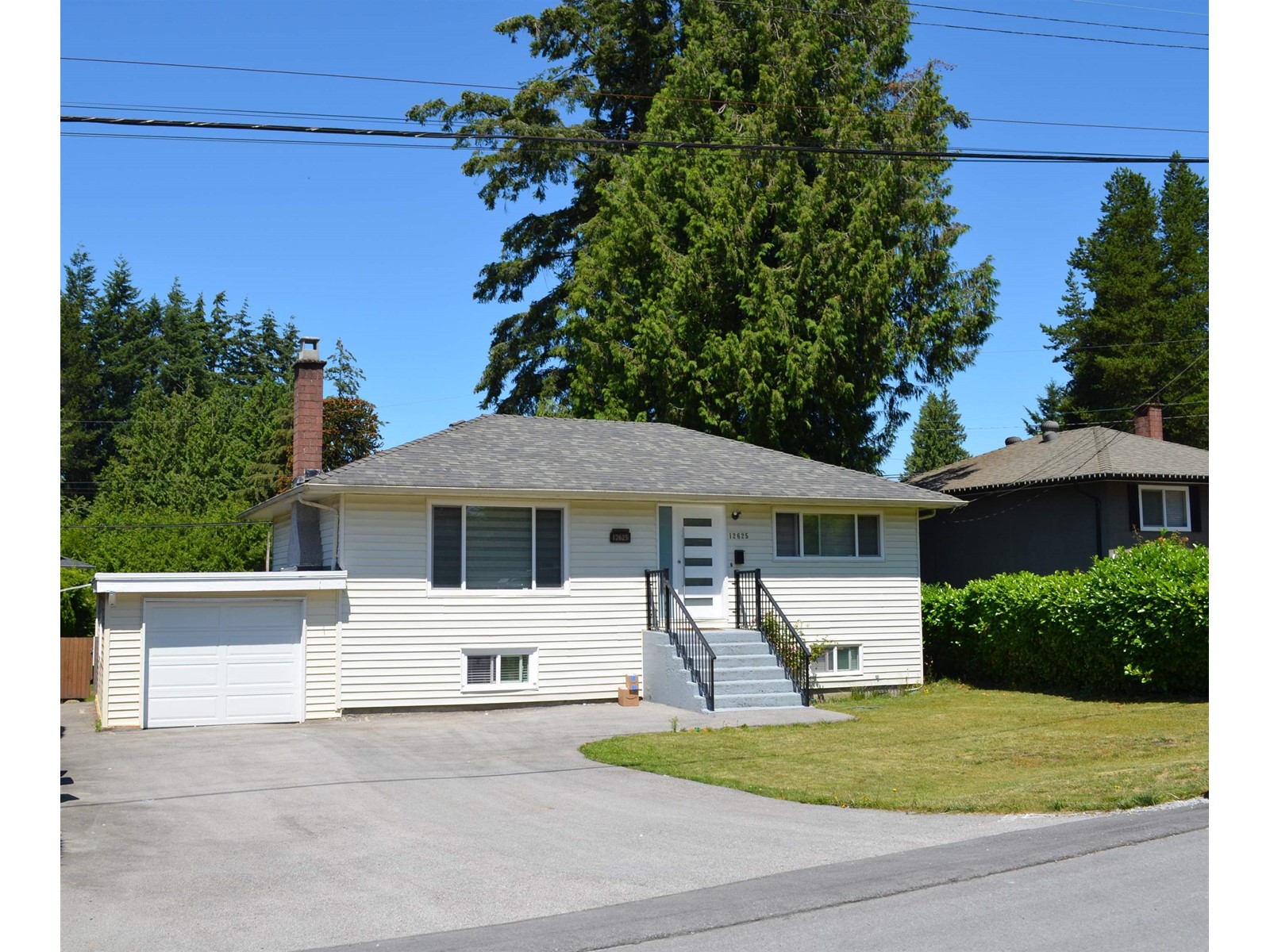 12625 Centre Drive, Surrey, British Columbia  V3V 3C4 - Photo 2 - R2921623