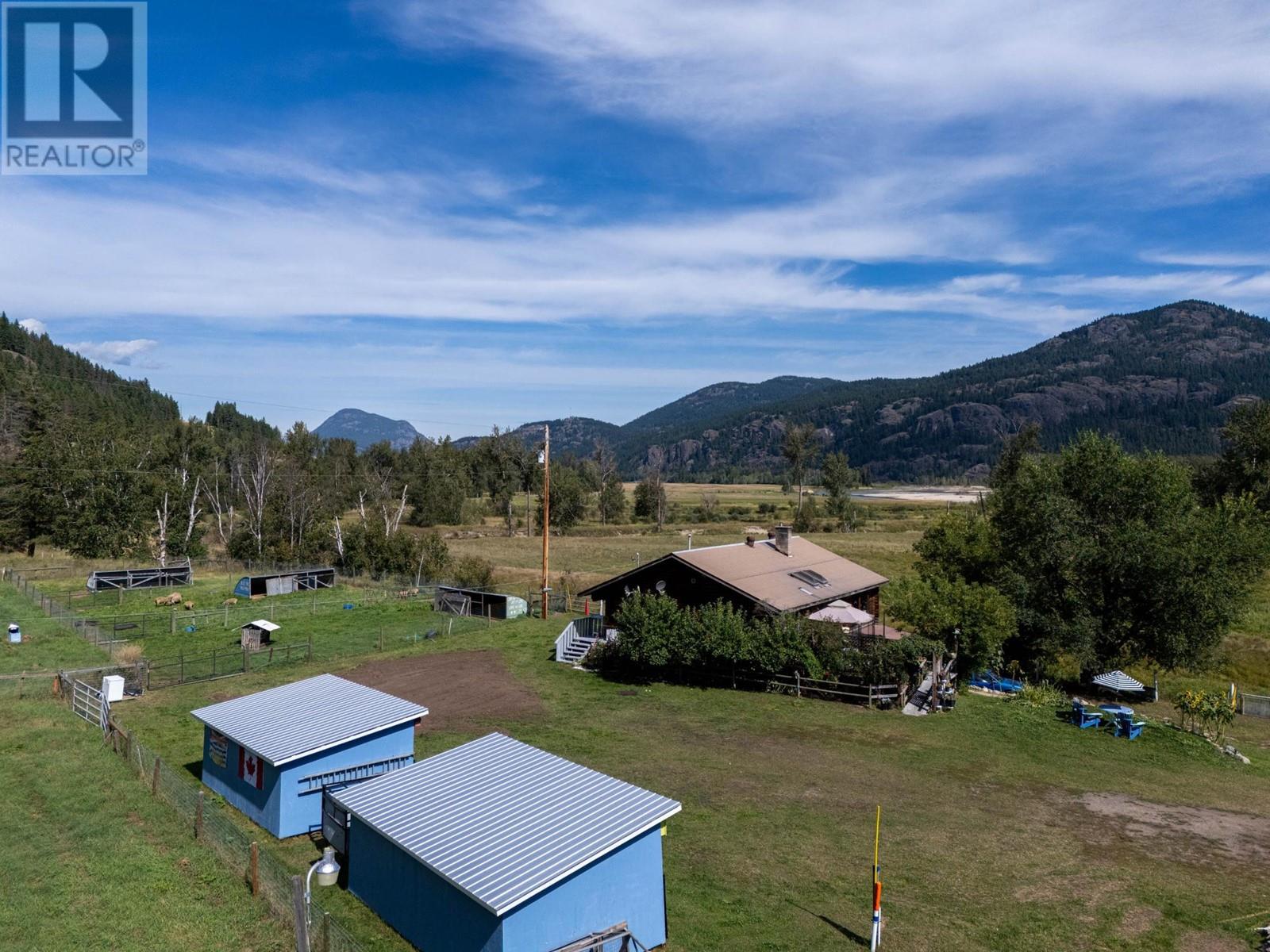 8572 YELLOWHEAD HWY S, little fort, British Columbia