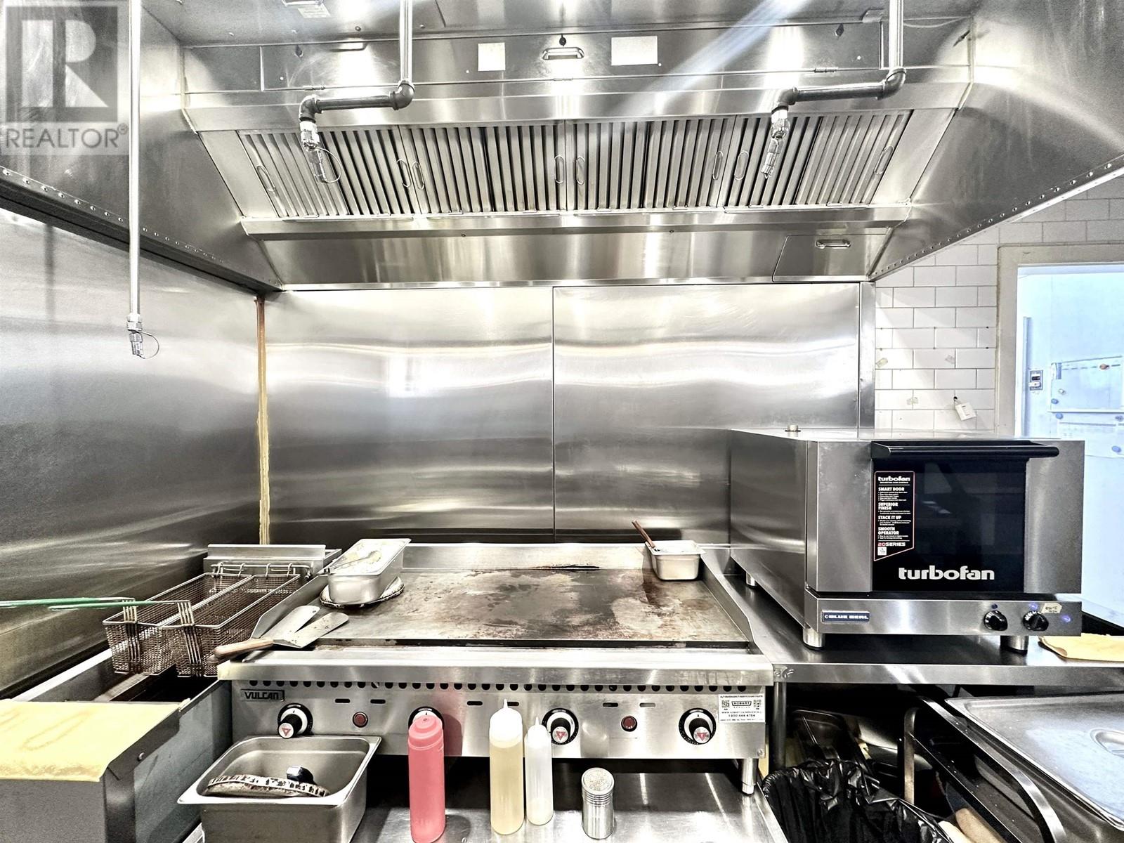 Listing Picture 7 of 11 : E10 4700 KINGSWAY, Burnaby / 本拿比 - 魯藝地產 Yvonne Lu Group - MLS Medallion Club Member