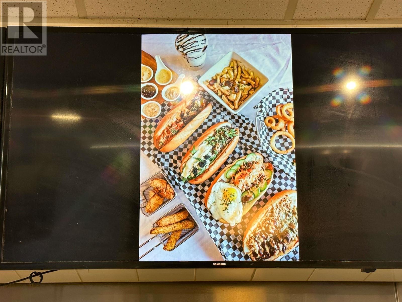 Listing Picture 9 of 11 : E10 4700 KINGSWAY, Burnaby / 本拿比 - 魯藝地產 Yvonne Lu Group - MLS Medallion Club Member