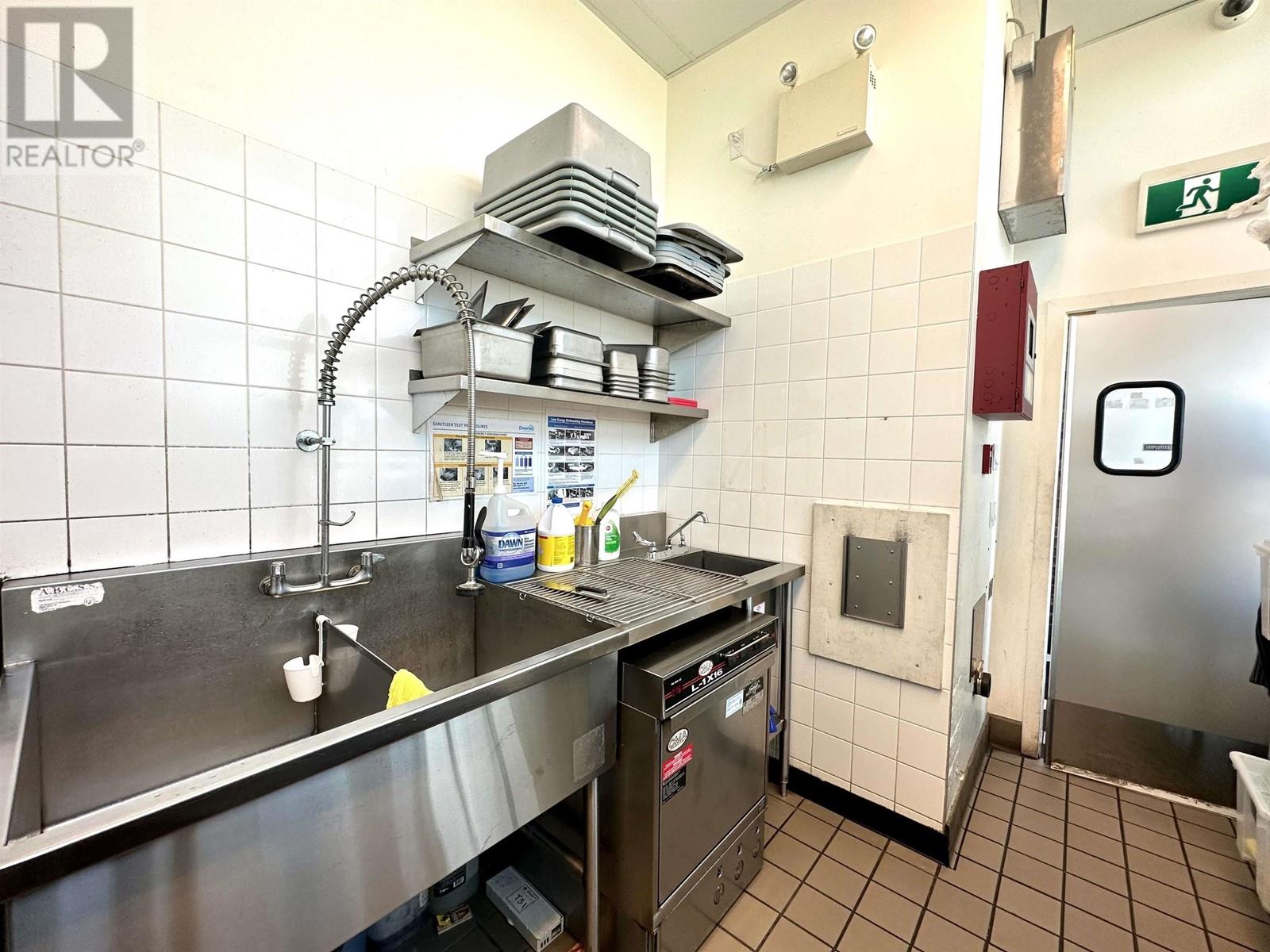 Listing Picture 4 of 11 : E10 4700 KINGSWAY, Burnaby / 本拿比 - 魯藝地產 Yvonne Lu Group - MLS Medallion Club Member