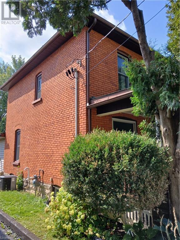 71 Albert Street, Welland, Ontario  L3B 4L3 - Photo 2 - 40643806