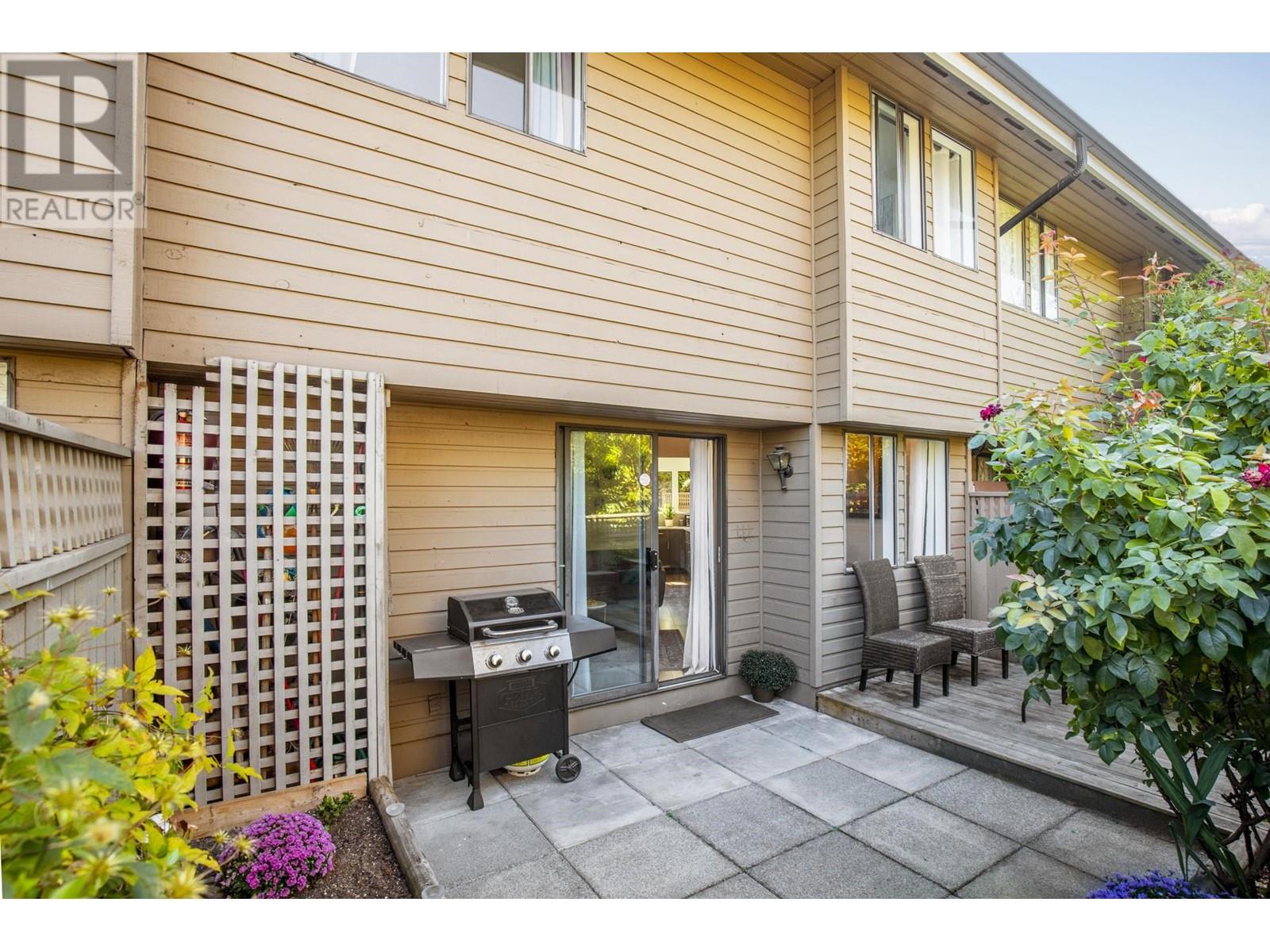 8 251 W 14th Street, North Vancouver, British Columbia  V7M 1P4 - Photo 1 - R2922905