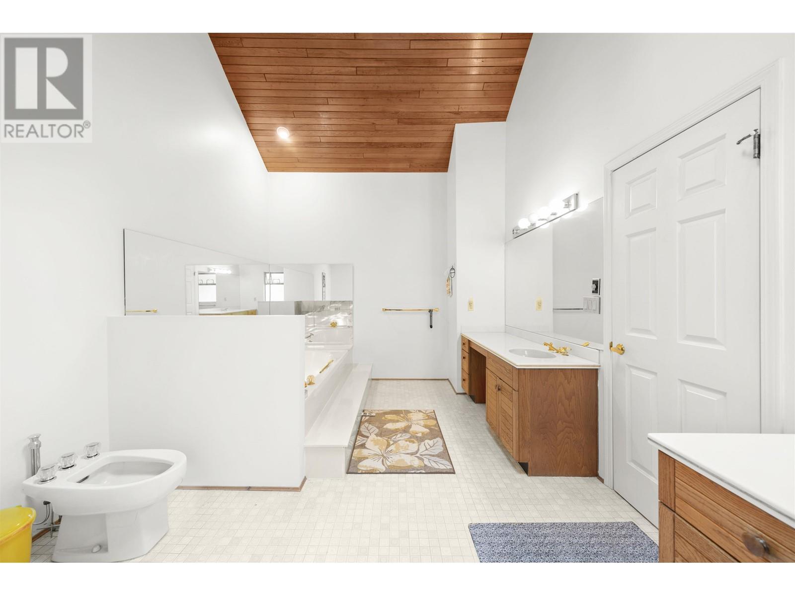 Listing Picture 16 of 23 : 6668 SELKIRK STREET, Vancouver / 溫哥華 - 魯藝地產 Yvonne Lu Group - MLS Medallion Club Member