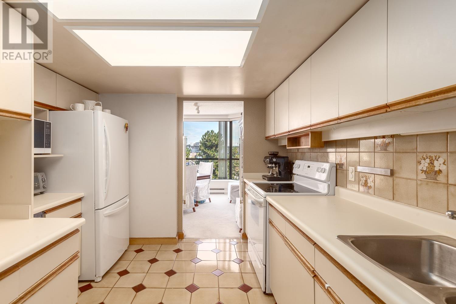 Listing Picture 10 of 24 : 411 1450 PENNYFARTHING DRIVE, Vancouver / 溫哥華 - 魯藝地產 Yvonne Lu Group - MLS Medallion Club Member