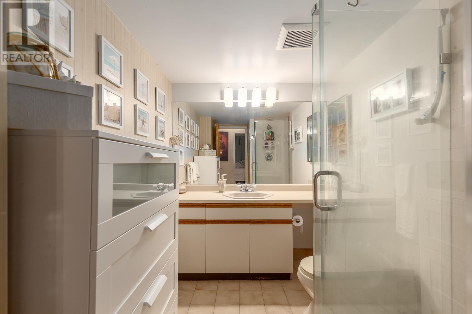 Listing Picture 13 of 24 : 411 1450 PENNYFARTHING DRIVE, Vancouver / 溫哥華 - 魯藝地產 Yvonne Lu Group - MLS Medallion Club Member