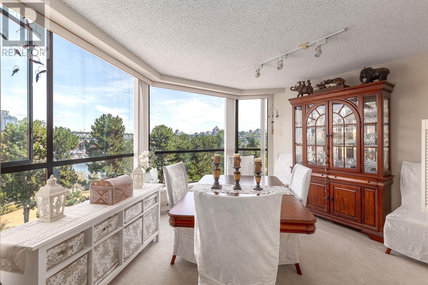 Listing Picture 7 of 24 : 411 1450 PENNYFARTHING DRIVE, Vancouver / 溫哥華 - 魯藝地產 Yvonne Lu Group - MLS Medallion Club Member