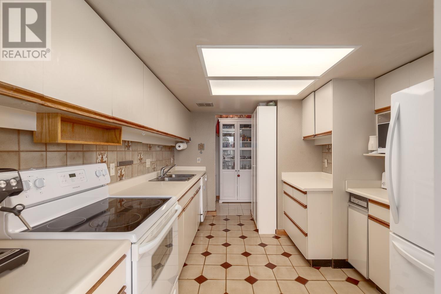 Listing Picture 8 of 24 : 411 1450 PENNYFARTHING DRIVE, Vancouver / 溫哥華 - 魯藝地產 Yvonne Lu Group - MLS Medallion Club Member