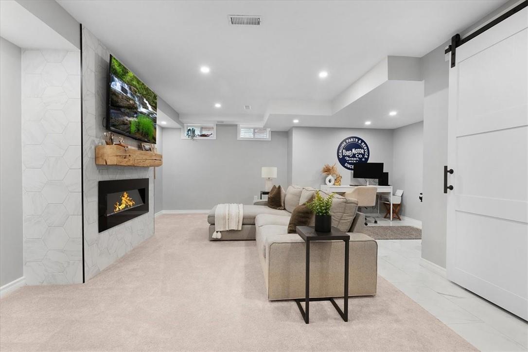 252 Kinsman Drive