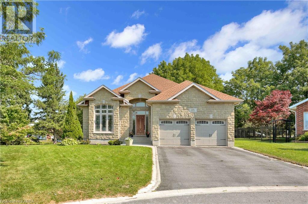 1090 FAWN Court, kingston, Ontario