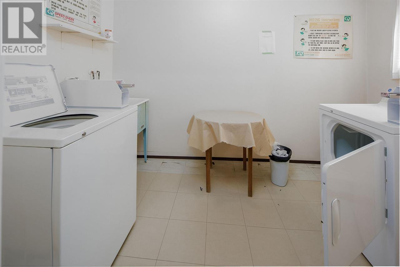 Listing Picture 6 of 31 : 5353 HASTINGS STREET, Burnaby / 本拿比 - 魯藝地產 Yvonne Lu Group - MLS Medallion Club Member