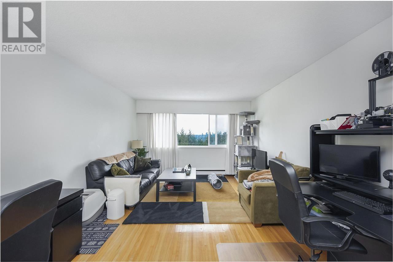 Listing Picture 10 of 31 : 5353 HASTINGS STREET, Burnaby / 本拿比 - 魯藝地產 Yvonne Lu Group - MLS Medallion Club Member