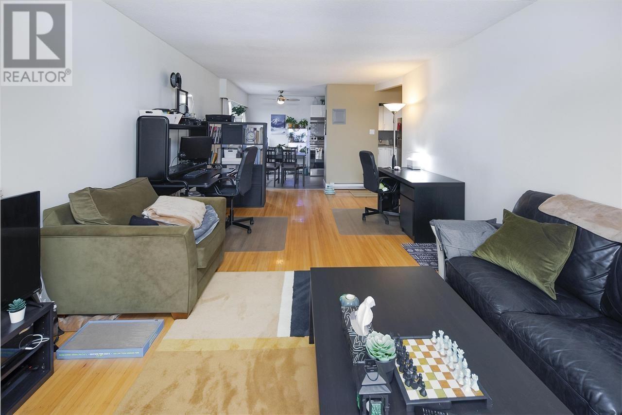 Listing Picture 13 of 31 : 5353 HASTINGS STREET, Burnaby / 本拿比 - 魯藝地產 Yvonne Lu Group - MLS Medallion Club Member