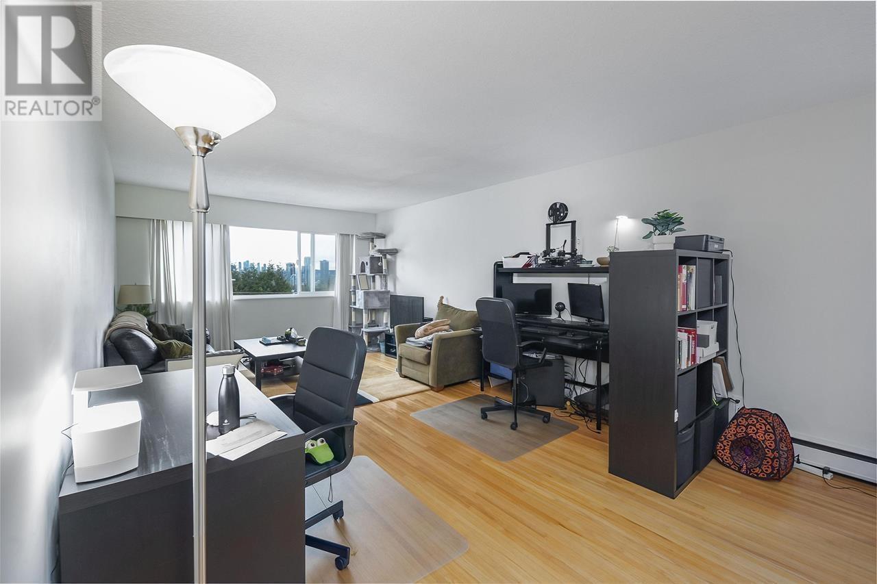 Listing Picture 9 of 31 : 5353 HASTINGS STREET, Burnaby / 本拿比 - 魯藝地產 Yvonne Lu Group - MLS Medallion Club Member