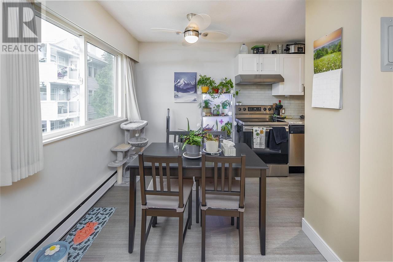 Listing Picture 15 of 31 : 5353 HASTINGS STREET, Burnaby / 本拿比 - 魯藝地產 Yvonne Lu Group - MLS Medallion Club Member