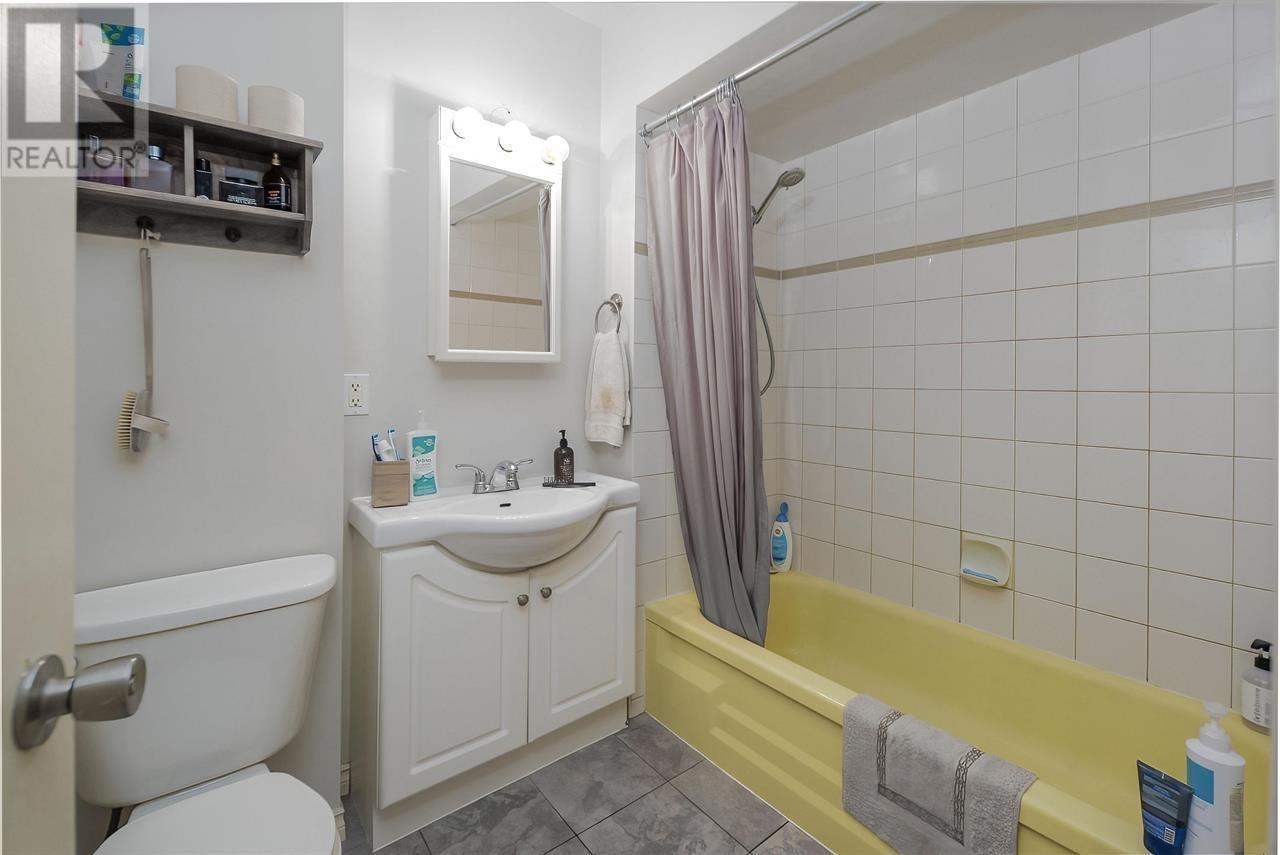 Listing Picture 25 of 31 : 5353 HASTINGS STREET, Burnaby / 本拿比 - 魯藝地產 Yvonne Lu Group - MLS Medallion Club Member