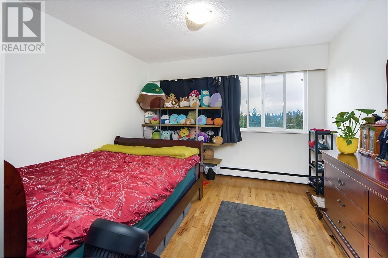 Listing Picture 17 of 31 : 5353 HASTINGS STREET, Burnaby / 本拿比 - 魯藝地產 Yvonne Lu Group - MLS Medallion Club Member