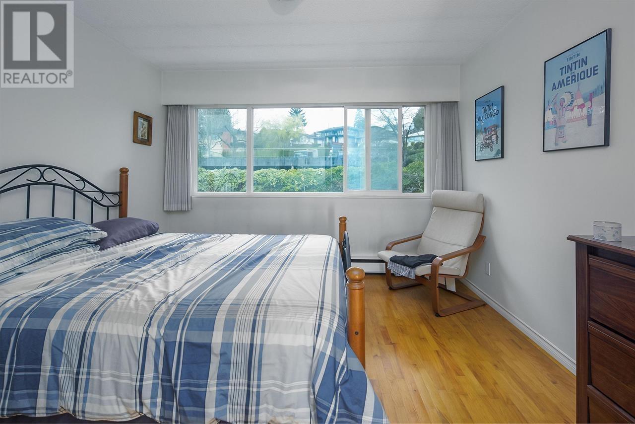 Listing Picture 20 of 31 : 5353 HASTINGS STREET, Burnaby / 本拿比 - 魯藝地產 Yvonne Lu Group - MLS Medallion Club Member