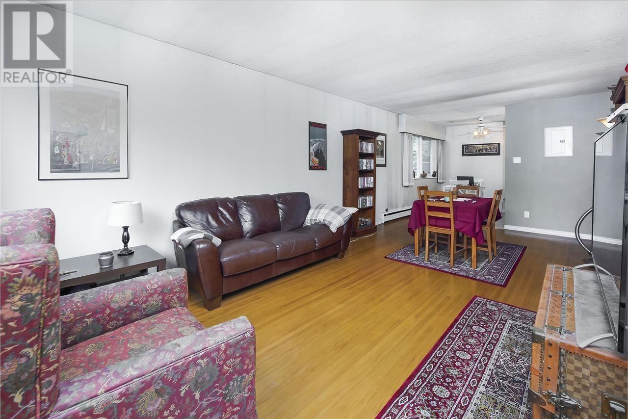 Listing Picture 24 of 31 : 5353 HASTINGS STREET, Burnaby / 本拿比 - 魯藝地產 Yvonne Lu Group - MLS Medallion Club Member