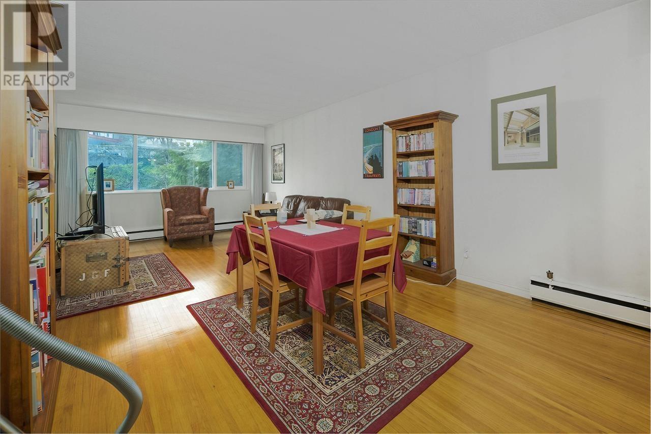 Listing Picture 21 of 31 : 5353 HASTINGS STREET, Burnaby / 本拿比 - 魯藝地產 Yvonne Lu Group - MLS Medallion Club Member