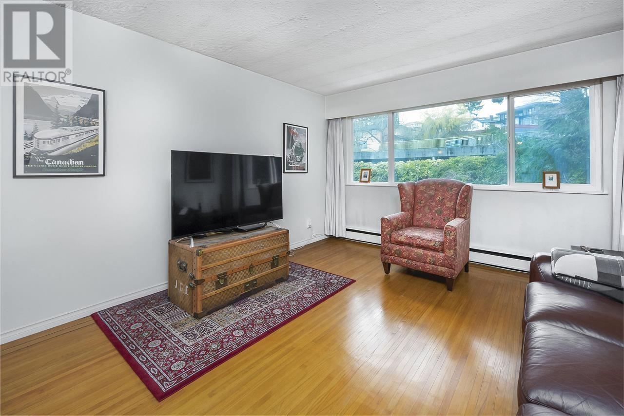 Listing Picture 23 of 31 : 5353 HASTINGS STREET, Burnaby / 本拿比 - 魯藝地產 Yvonne Lu Group - MLS Medallion Club Member