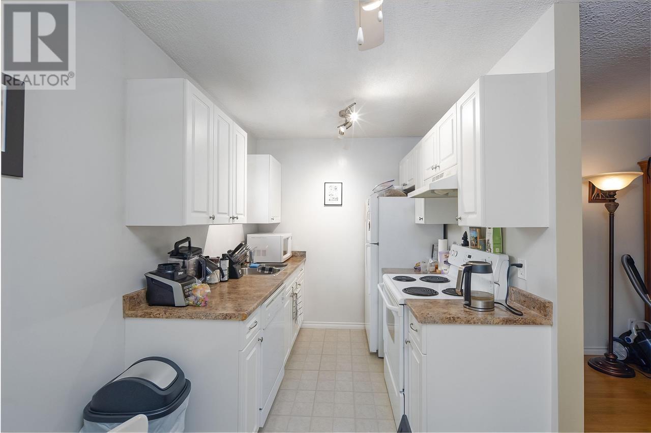 Listing Picture 27 of 31 : 5353 HASTINGS STREET, Burnaby / 本拿比 - 魯藝地產 Yvonne Lu Group - MLS Medallion Club Member