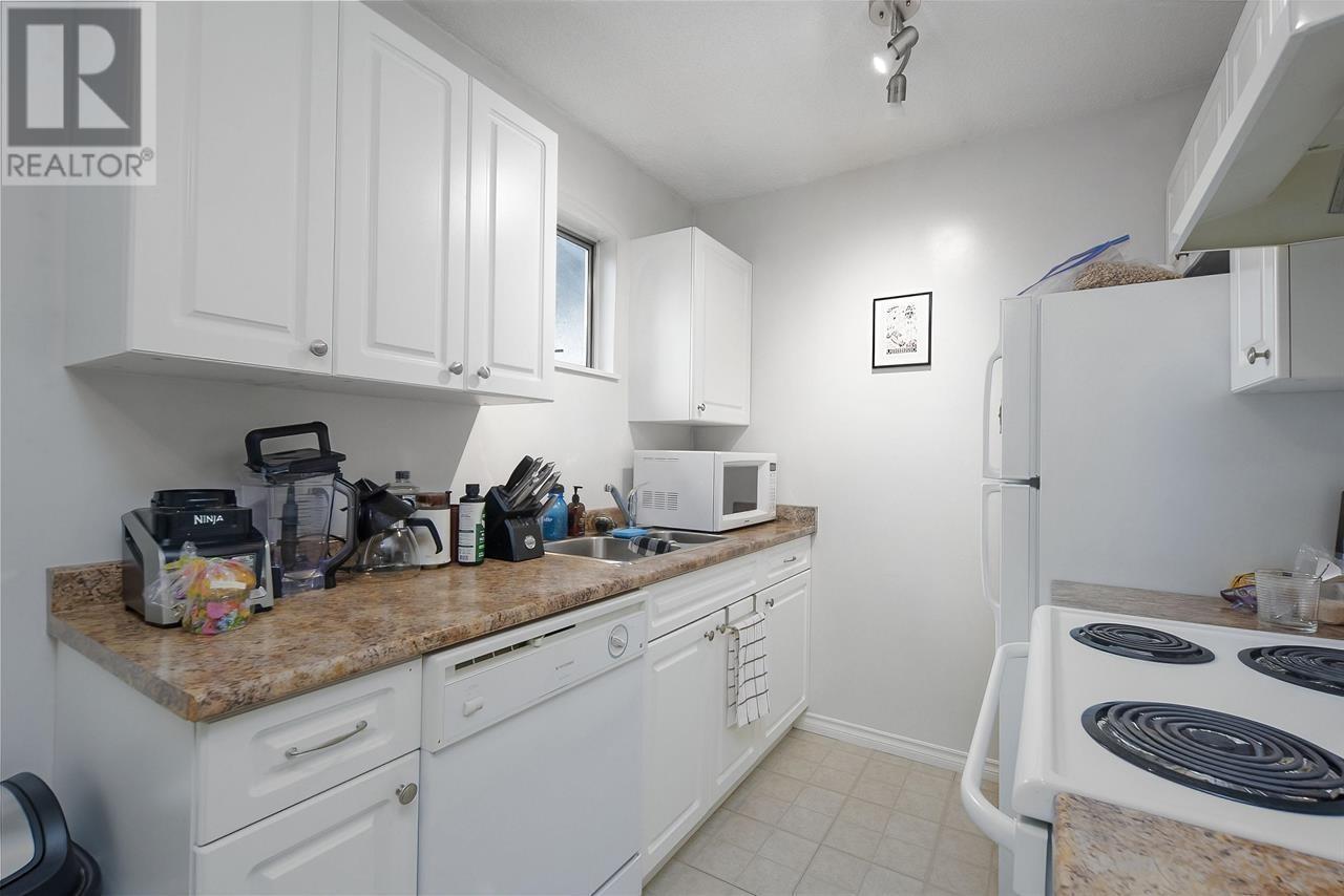 Listing Picture 28 of 31 : 5353 HASTINGS STREET, Burnaby / 本拿比 - 魯藝地產 Yvonne Lu Group - MLS Medallion Club Member