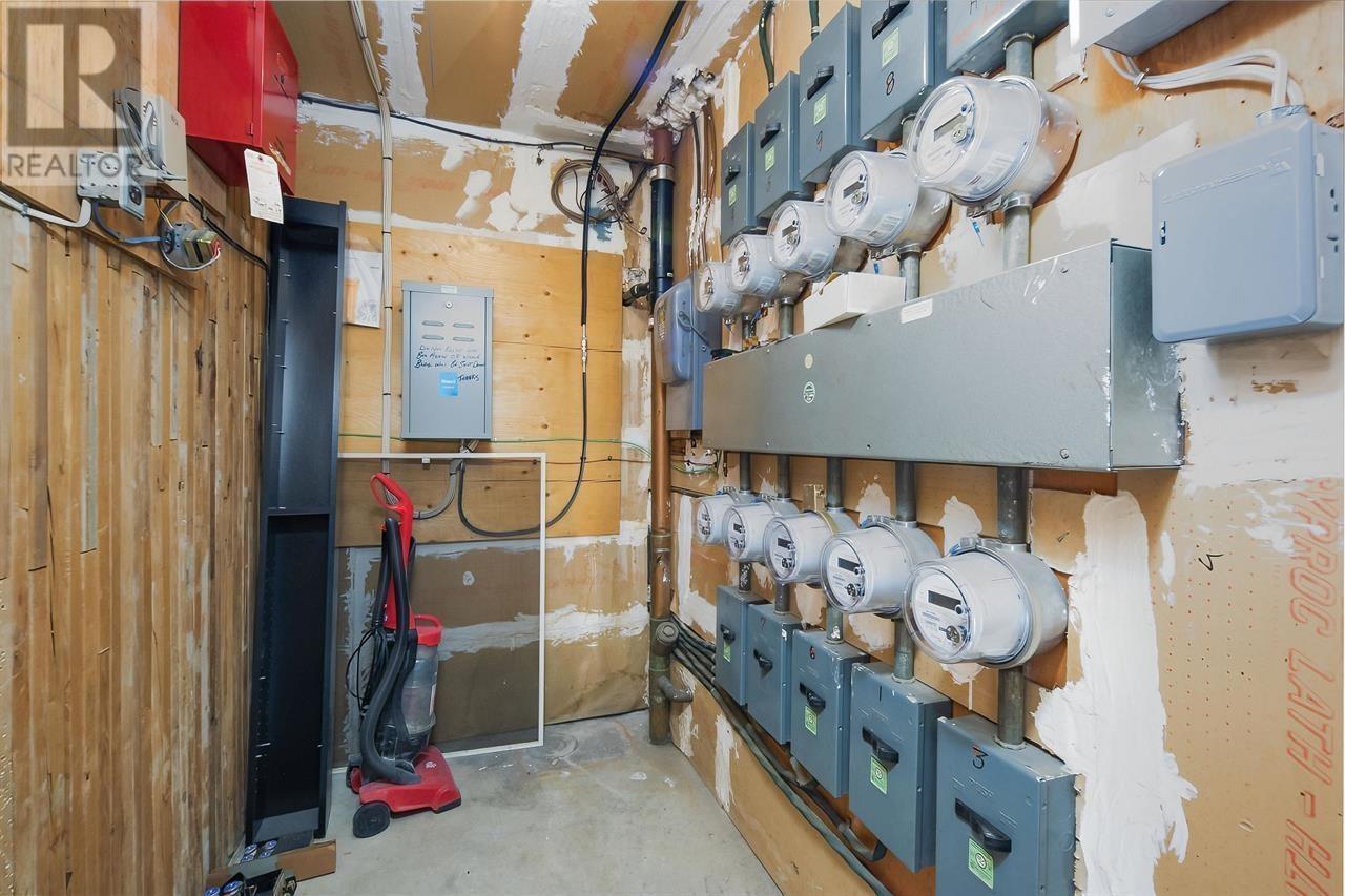 Listing Picture 8 of 31 : 5353 HASTINGS STREET, Burnaby / 本拿比 - 魯藝地產 Yvonne Lu Group - MLS Medallion Club Member