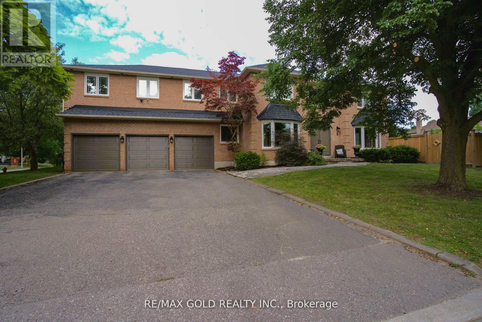 2 Enchanted Court N, Brampton (Snelgrove), Ontario  L6Z 3M9 - Photo 1 - W9309477