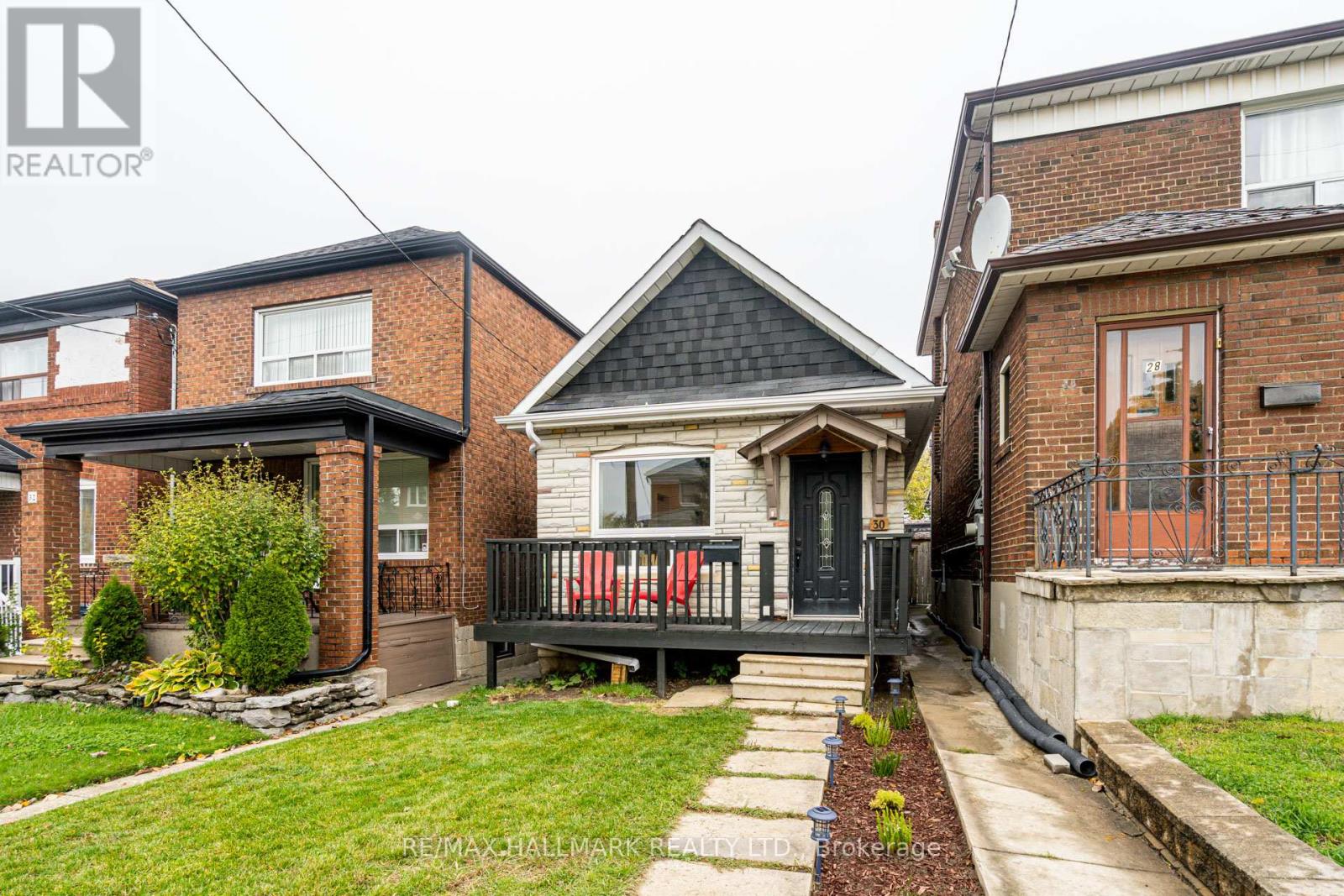 30 Northland Avenue, Toronto (Rockcliffe-Smythe), Ontario  M6N 2C6 - Photo 1 - W9309773