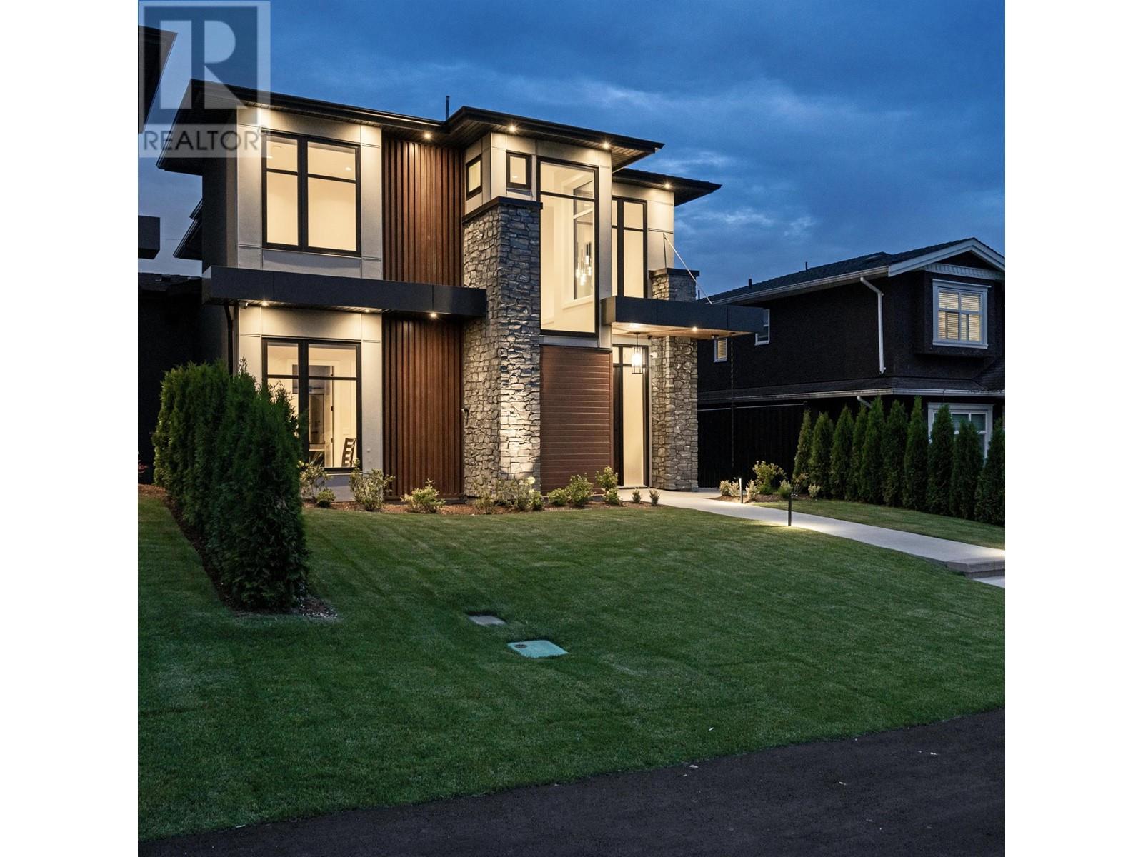 Listing Picture 2 of 4 : 4452 HALLEY AVENUE, Burnaby / 本拿比 - 魯藝地產 Yvonne Lu Group - MLS Medallion Club Member