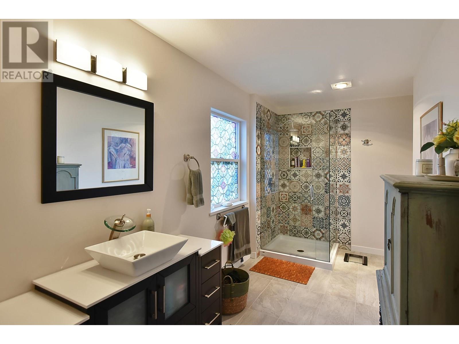 5643 Curtis Place, Sechelt, British Columbia  V7Z 0R9 - Photo 12 - R2923433