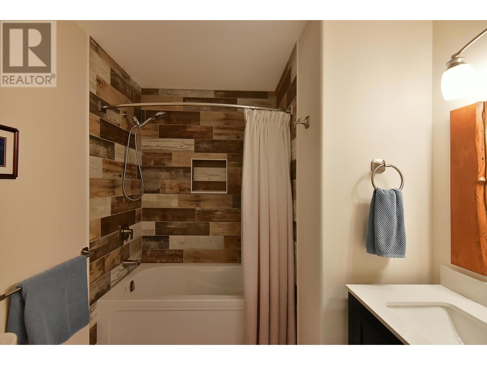 5643 Curtis Place, Sechelt, British Columbia  V7Z 0R9 - Photo 14 - R2923433