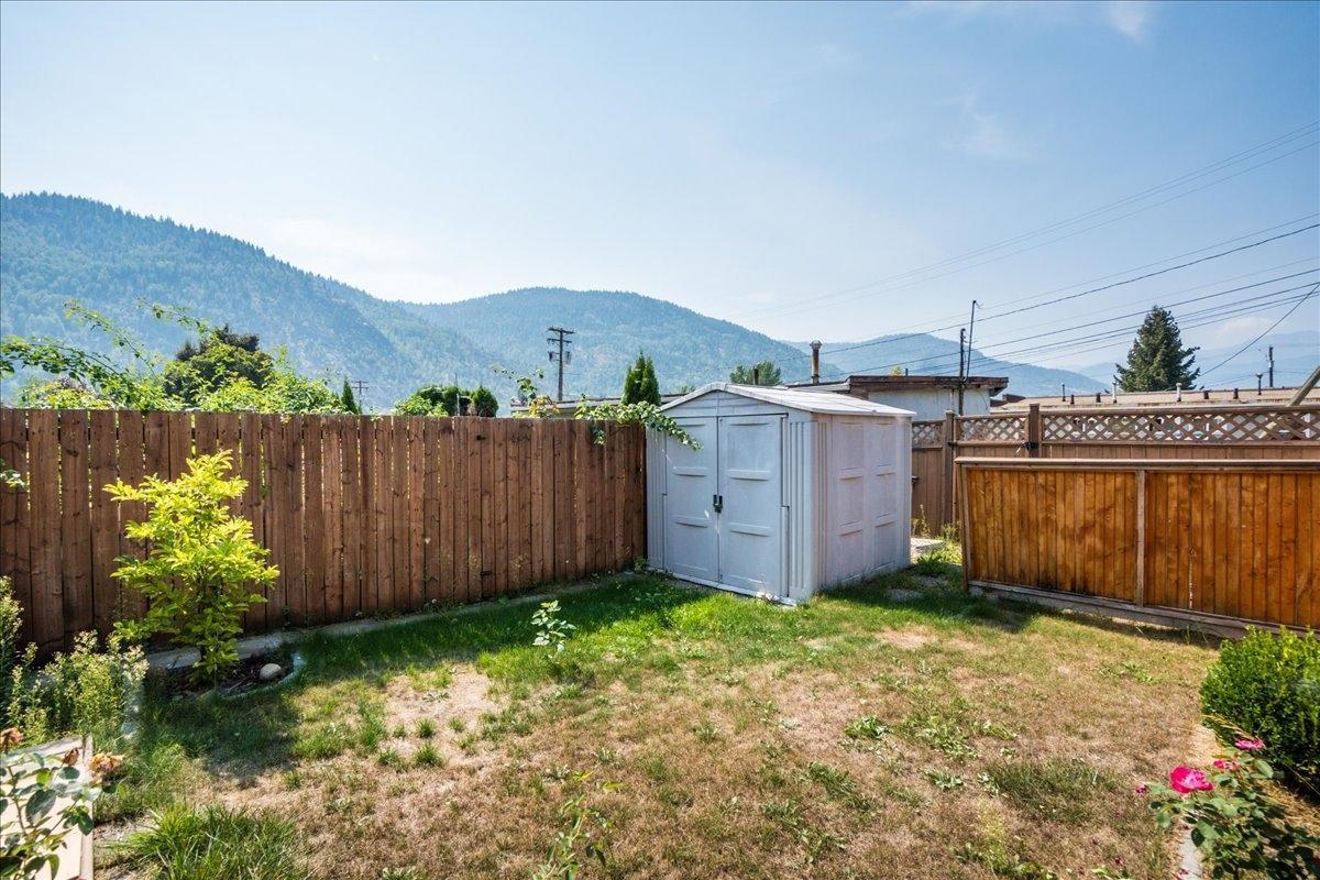 3306 Laurel Crescent, Trail, British Columbia  V1R 4M5 - Photo 7 - 2479486