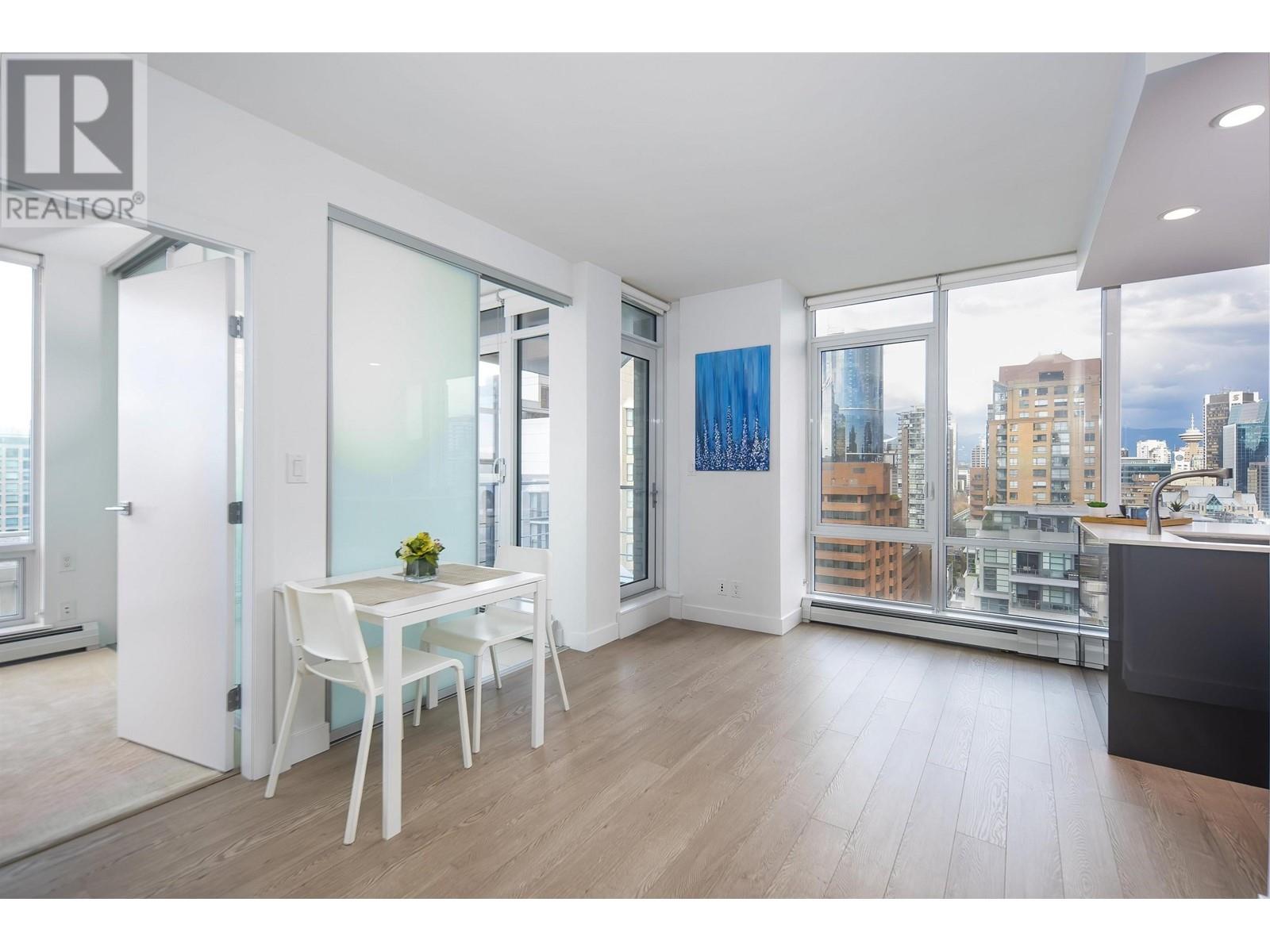 Listing Picture 3 of 11 : 2202 1283 HOWE STREET, Vancouver / 溫哥華 - 魯藝地產 Yvonne Lu Group - MLS Medallion Club Member