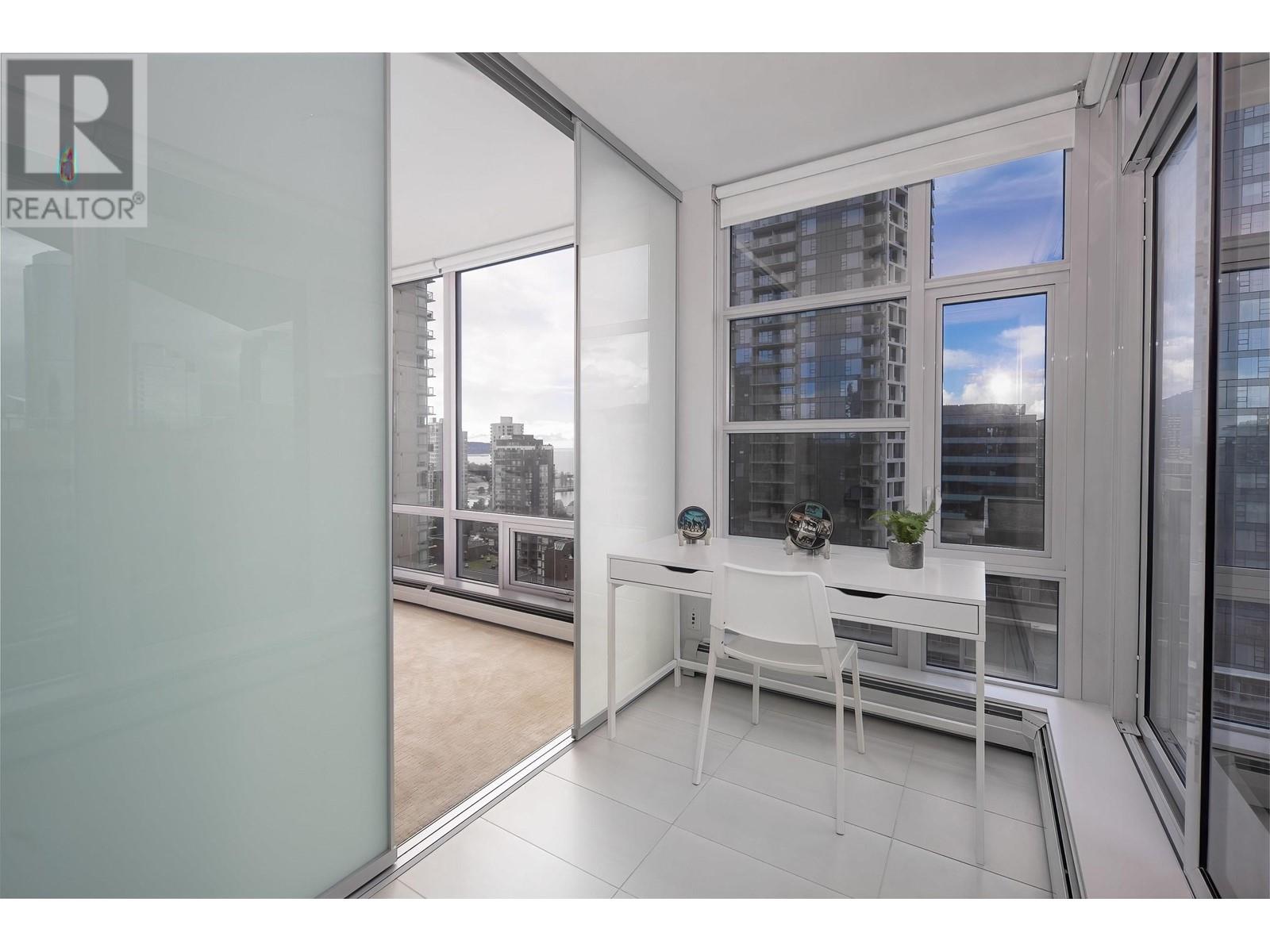 Listing Picture 4 of 11 : 2202 1283 HOWE STREET, Vancouver / 溫哥華 - 魯藝地產 Yvonne Lu Group - MLS Medallion Club Member