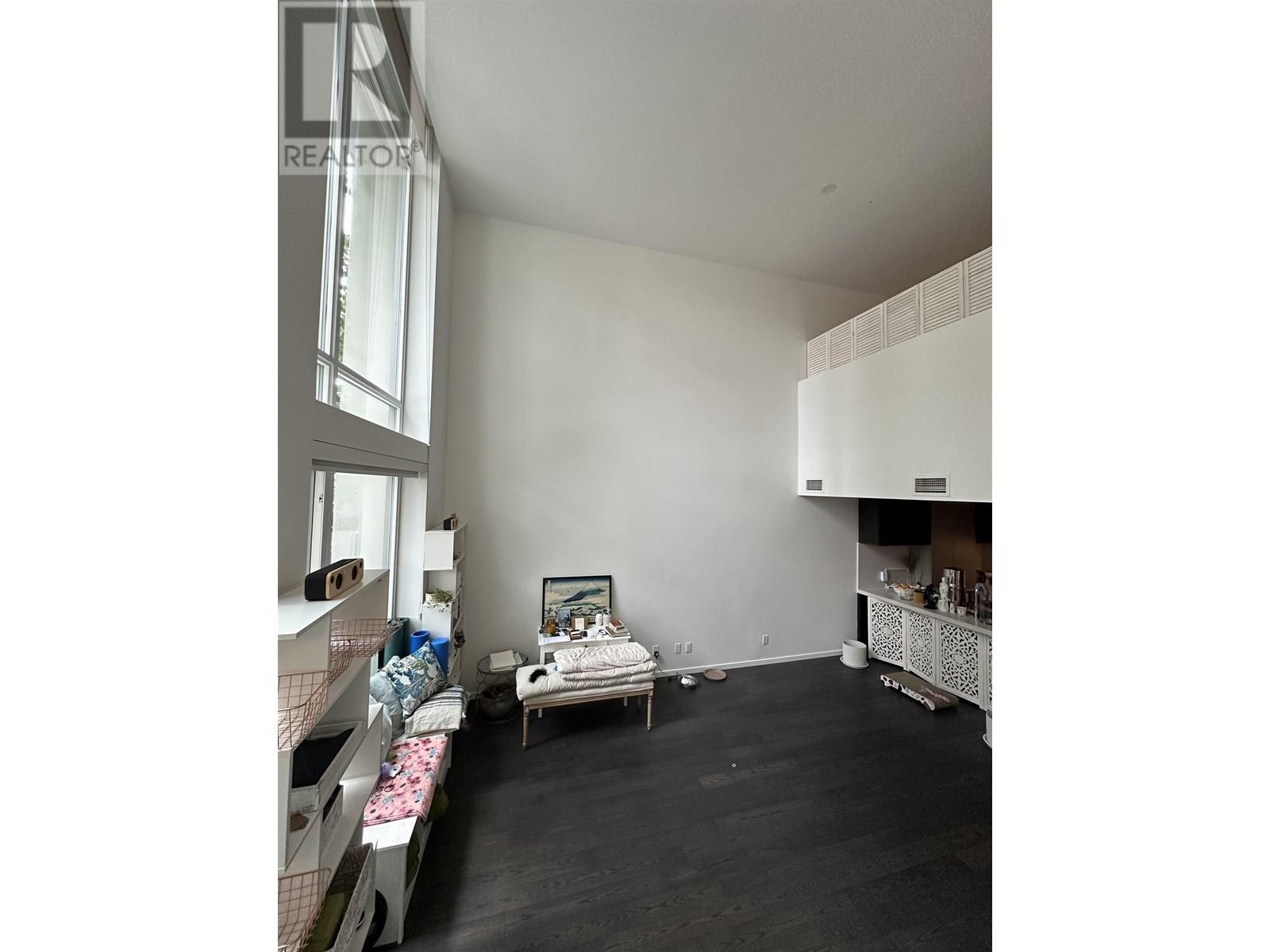 Property at 1311 CONTINENTAL STREET image 2