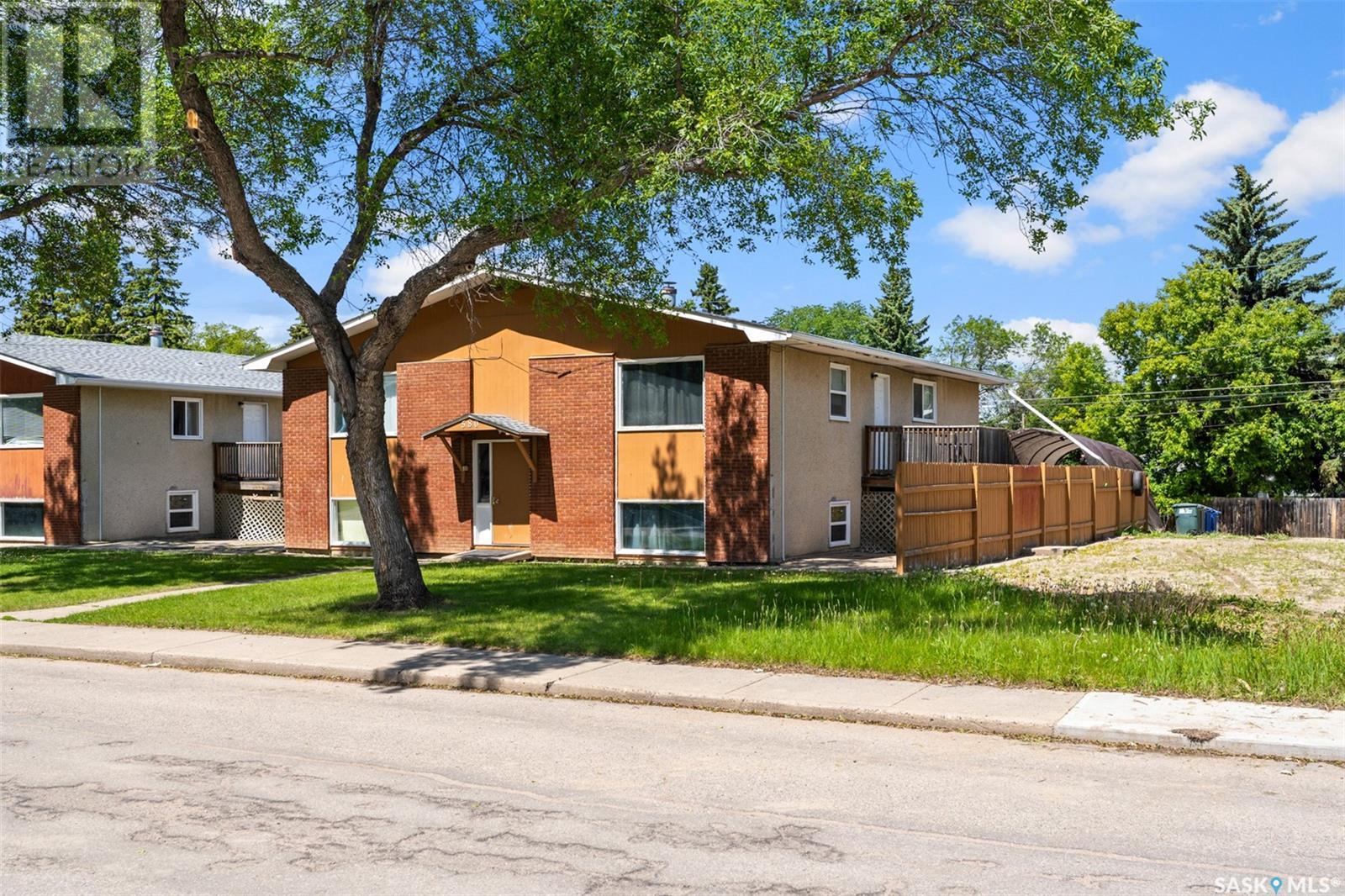 Property at 580 26th STREET E image 5