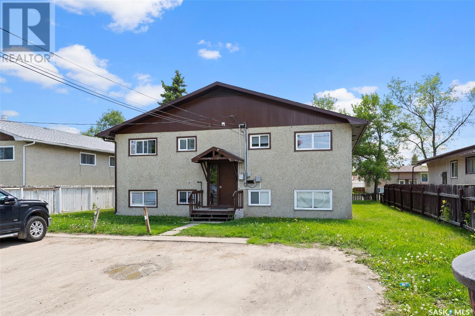 Property at 574 26th STREET E image 3