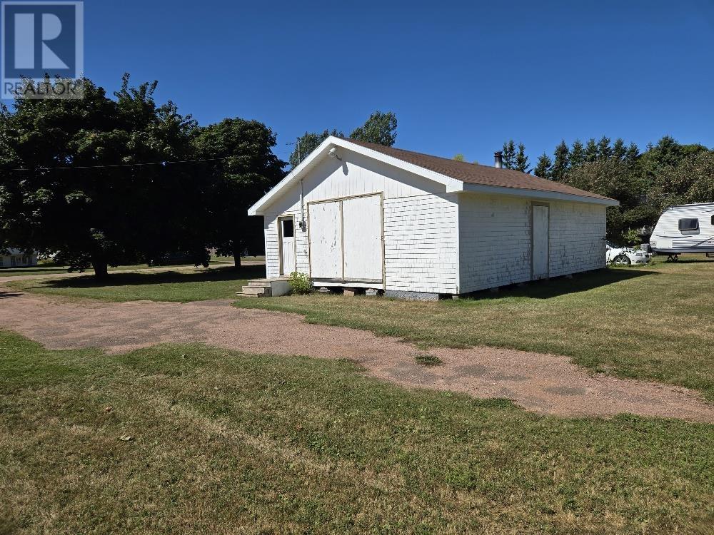 18 & 20 Dufferin Street, Alberton, Prince Edward Island  C0B 1B0 - Photo 4 - 202421842