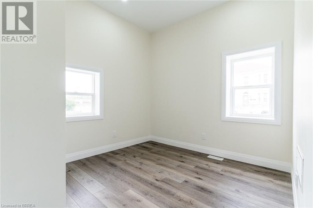 11 Washington Street, Brantford, Ontario  N3R 3W9 - Photo 16 - 40643204