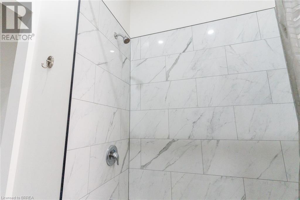 11 Washington Street, Brantford, Ontario  N3R 3W9 - Photo 18 - 40643204