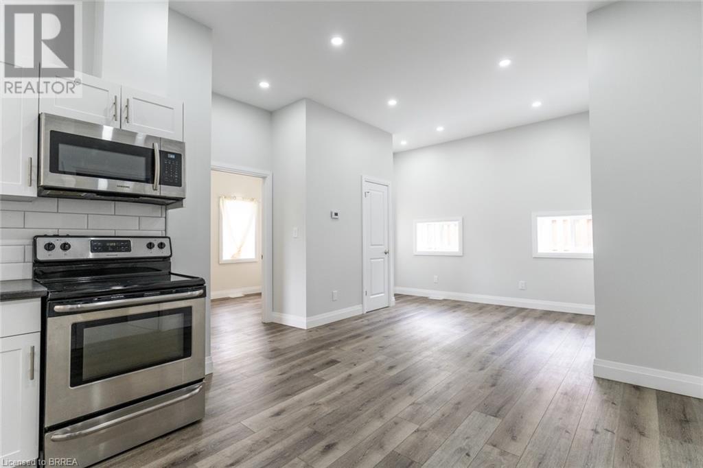 11 Washington Street, Brantford, Ontario  N3R 3W9 - Photo 7 - 40643204