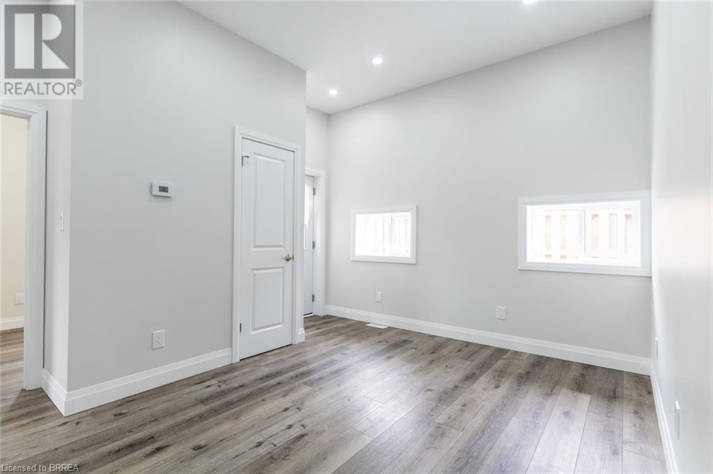 11 Washington Street, Brantford, Ontario  N3R 3W9 - Photo 8 - 40643204