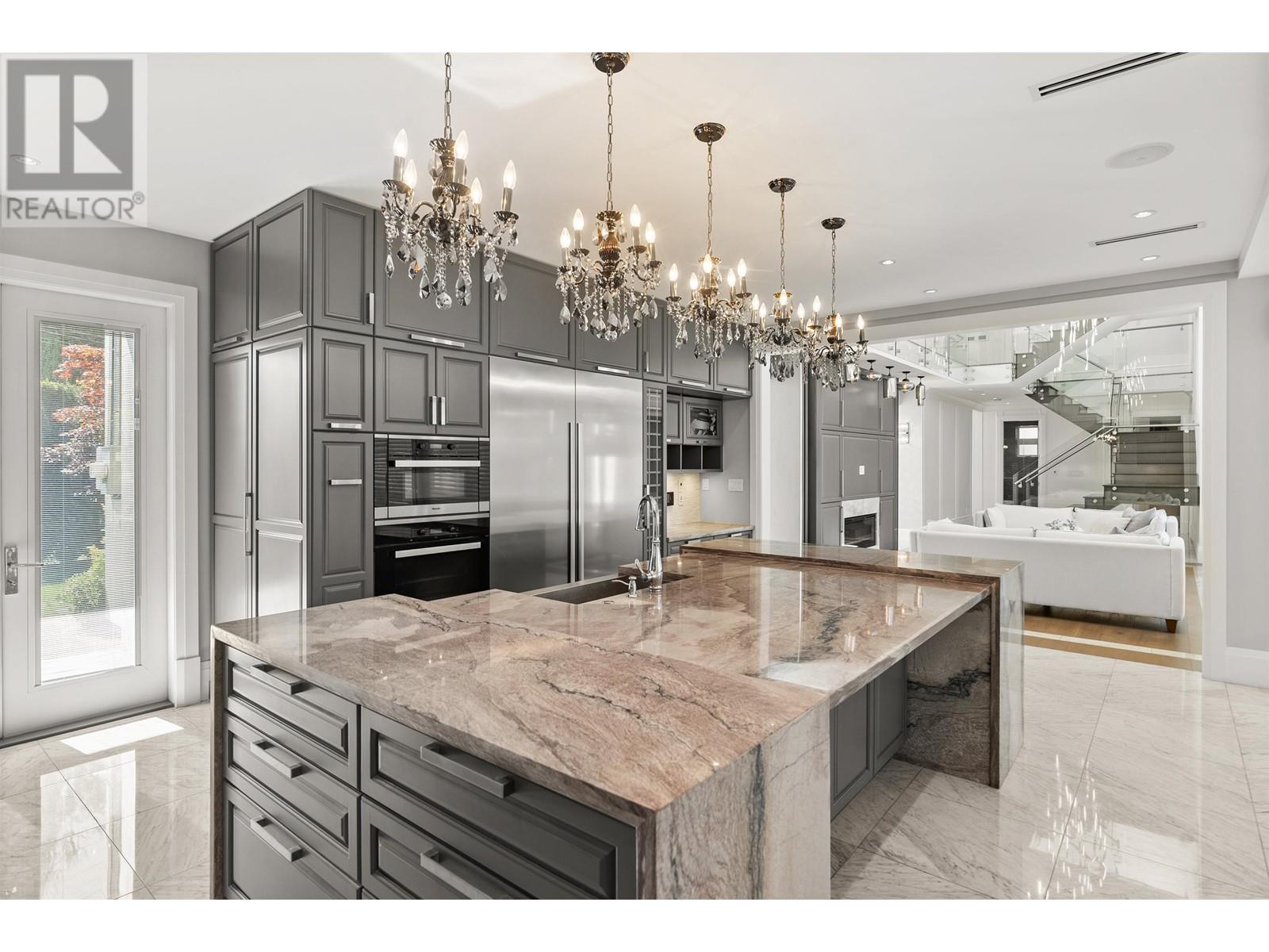 Listing Picture 10 of 40 : 3071 STEVESTON HIGHWAY, Richmond / 烈治文 - 魯藝地產 Yvonne Lu Group - MLS Medallion Club Member