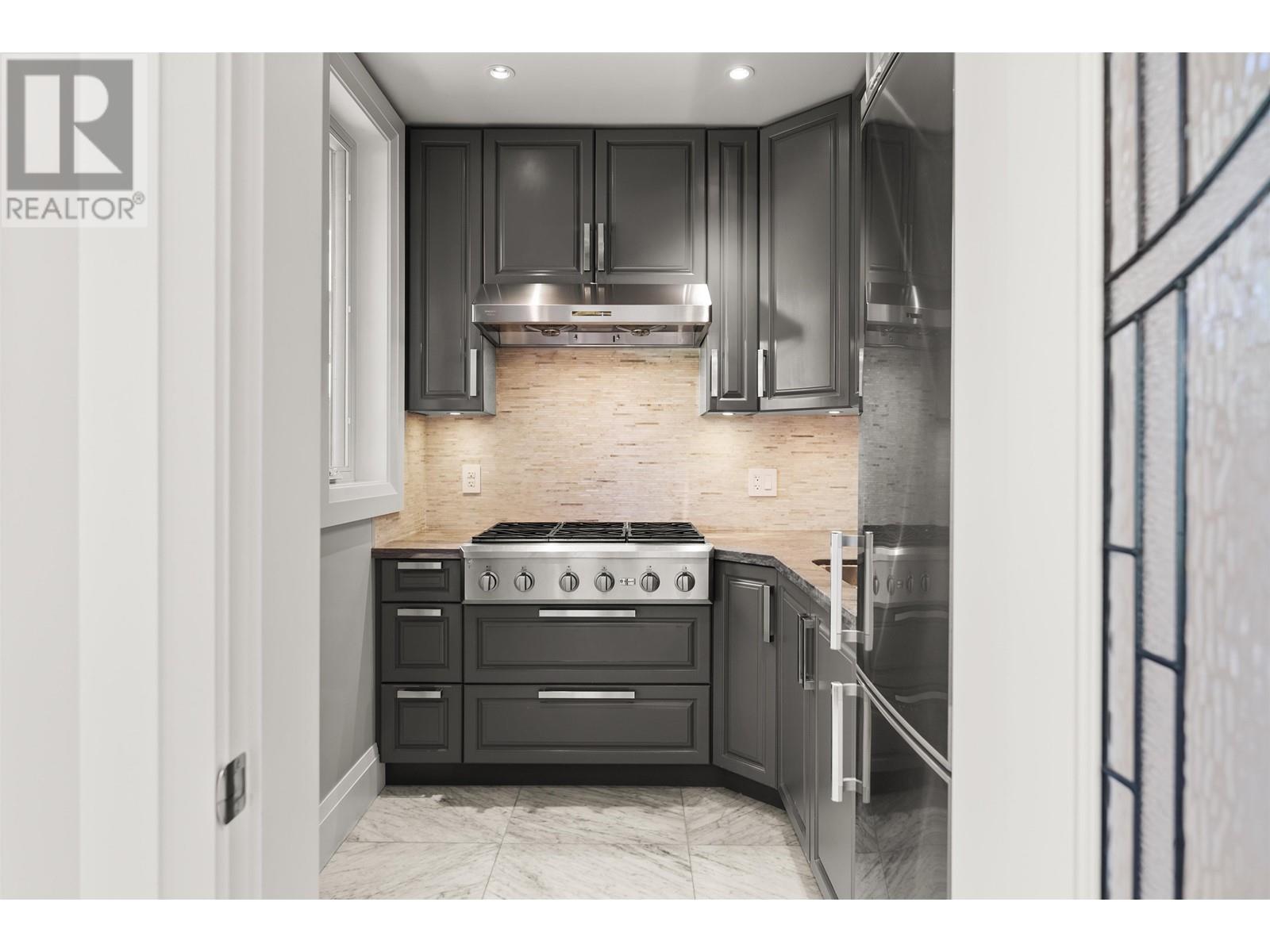 Listing Picture 12 of 40 : 3071 STEVESTON HIGHWAY, Richmond / 烈治文 - 魯藝地產 Yvonne Lu Group - MLS Medallion Club Member