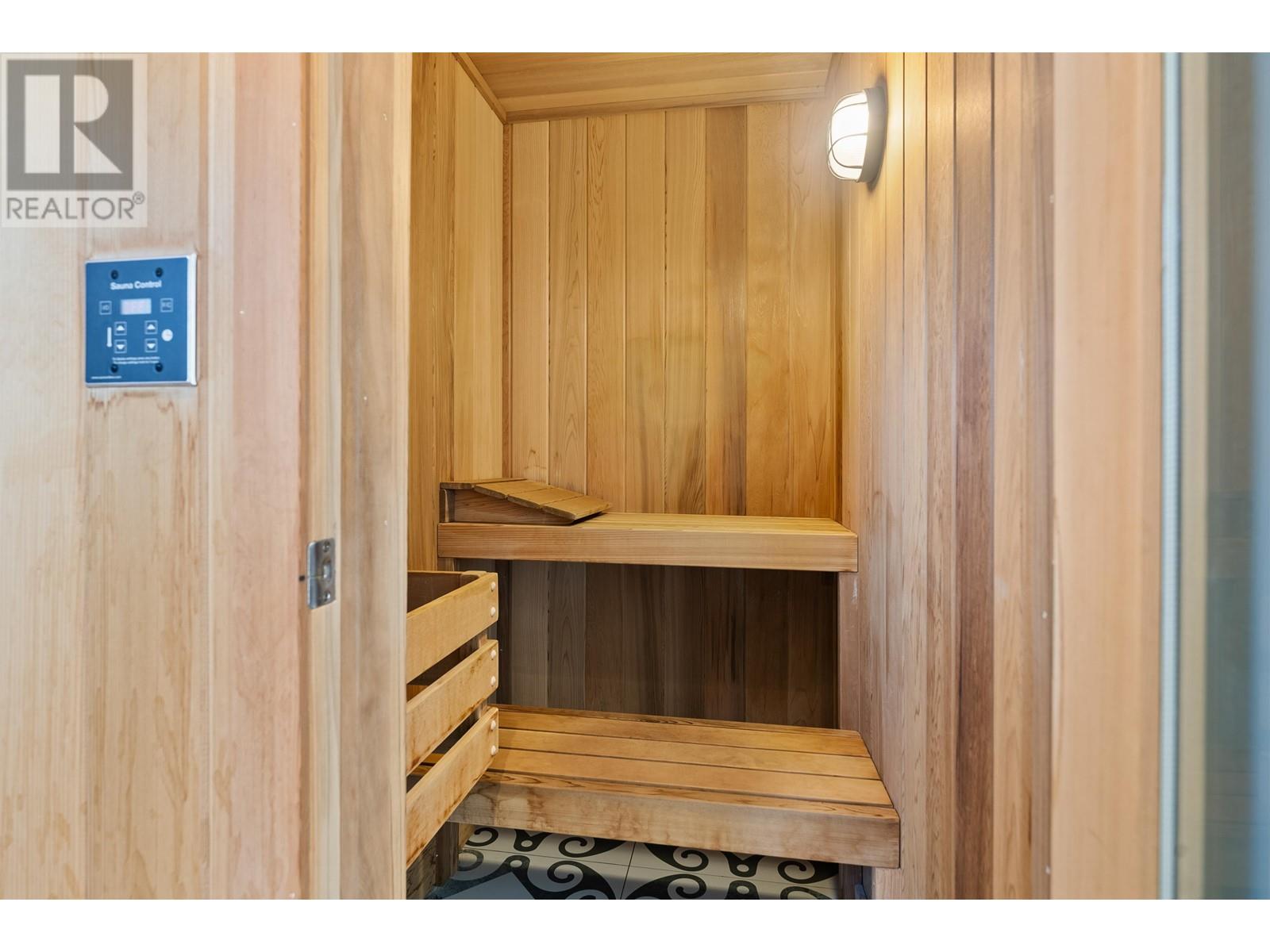 Listing Picture 25 of 40 : 3071 STEVESTON HIGHWAY, Richmond / 烈治文 - 魯藝地產 Yvonne Lu Group - MLS Medallion Club Member
